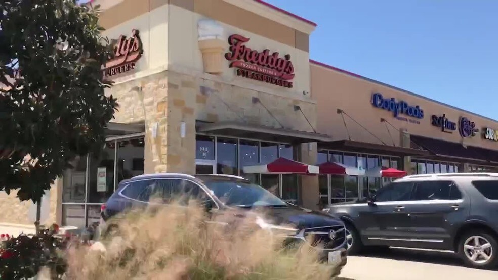 24401-24811 Katy Fwy, Katy, TX à louer - Vidéo sur l’inscription commerciale - Image 2 de 9