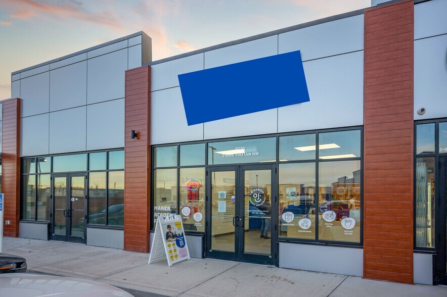 2 Royal Vista Link NW, Calgary, AB for sale - Building Photo - Image 1 of 1