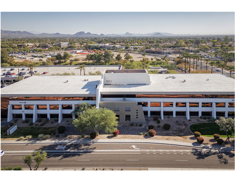 9977 N 90th St, Scottsdale, AZ à louer - Photo du bâtiment - Image 2 de 13