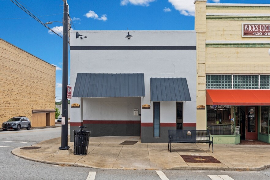 201 E Main St, Union, SC à vendre - Photo du bâtiment - Image 1 de 35