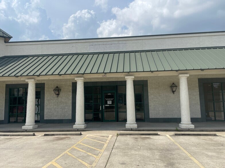 650 W McNeese St, Lake Charles, LA for lease - Building Photo - Image 2 of 5
