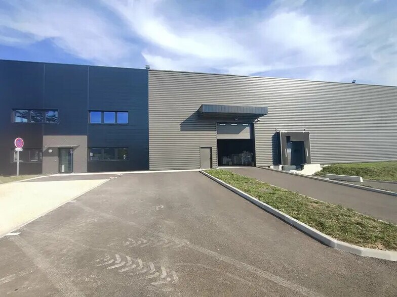 Flex dans Saint-Quentin-Fallavier à louer - Photo du bâtiment - Image 2 de 5