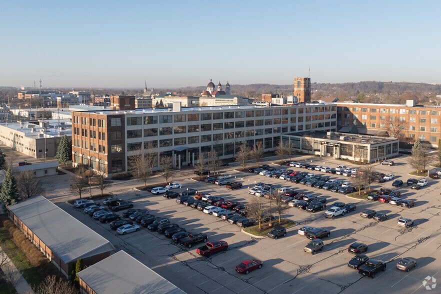 801 Broadway Ave NW, Grand Rapids, MI for lease - Aerial - Image 2 of 16