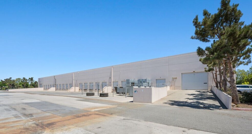 7685 Siempre Viva Rd, San Diego, CA à louer - Photo du bâtiment - Image 3 de 11