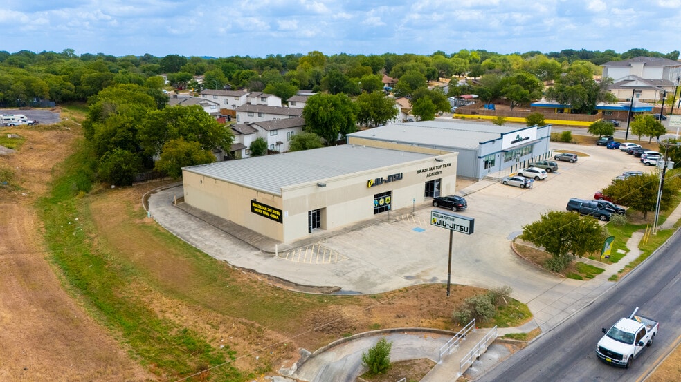 4447 Thousand Oaks, San Antonio, TX for lease - Building Photo - Image 3 of 14