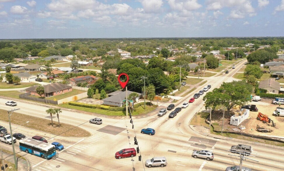 1490 Emerson Dr Ne, Palm Bay, FL à vendre - Photo du bâtiment - Image 3 de 8
