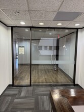 7324 Southwest Fwy, Houston, TX for lease Interior Photo- Image 1 of 12