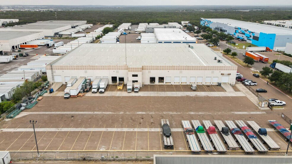 14610 Archer Dr, Laredo, TX à louer - Photo du bâtiment - Image 3 de 8