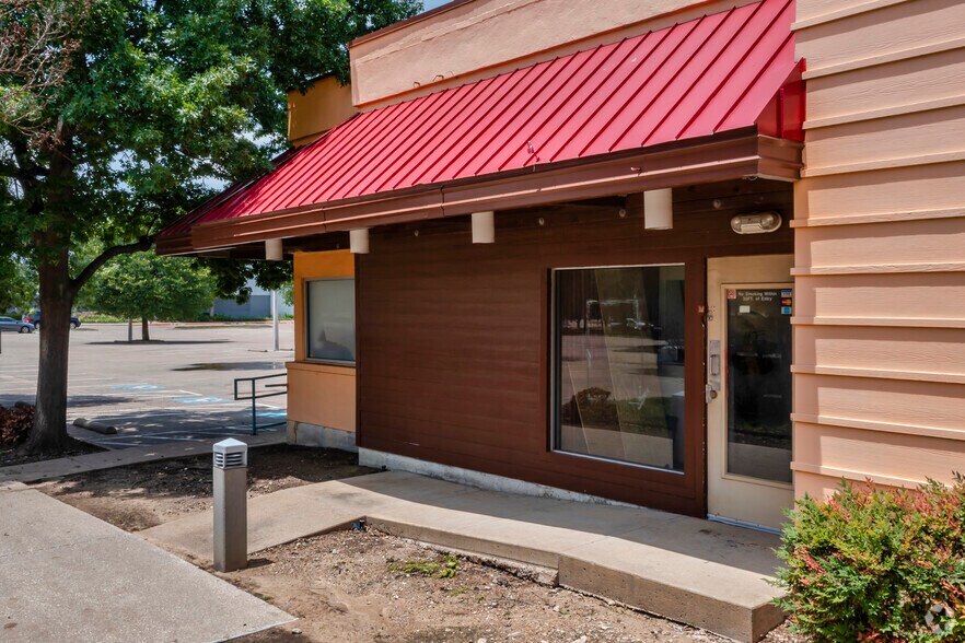 13935 N Central Expy, Dallas, TX à vendre - Photo du bâtiment - Image 2 de 6