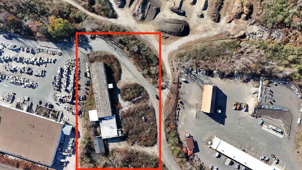 103 Breault Rd, Beacon Falls, CT à vendre - Photo du bâtiment - Image 2 de 5