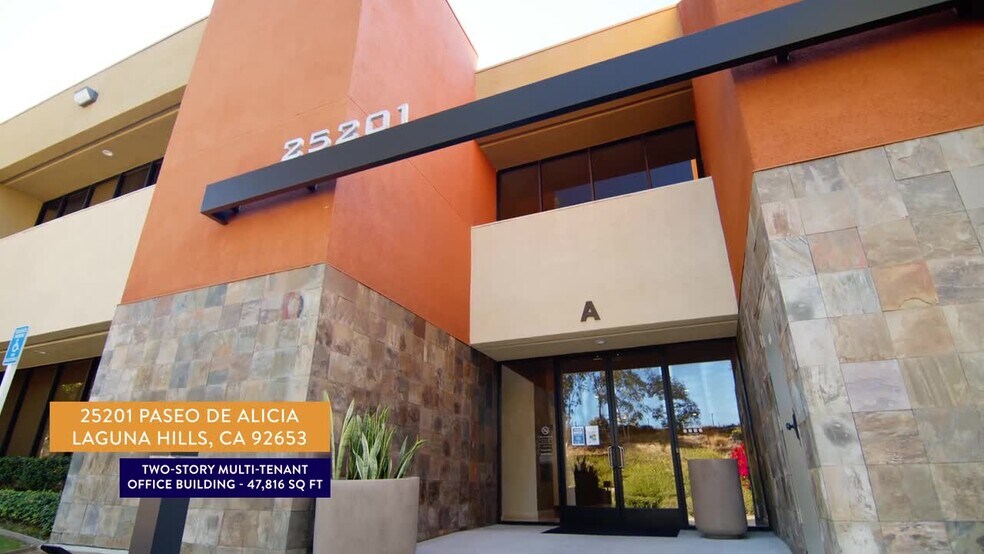 25231 Paseo de Alicia, Laguna Hills, CA à louer - Vidéo sur l’inscription commerciale - Image 2 de 19