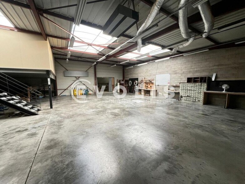 Flex in Bondoufle for lease - Interior Photo - Image 3 of 5