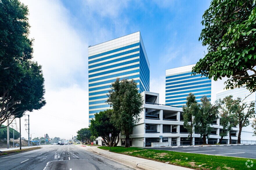 100 N Pacific Coast Hwy, El Segundo, CA à louer - Photo du bâtiment - Image 2 de 27