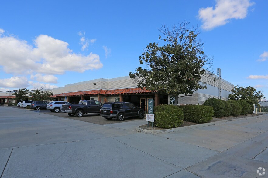 1939 Friendship Dr, El Cajon, CA à vendre - Photo du bâtiment - Image 3 de 3