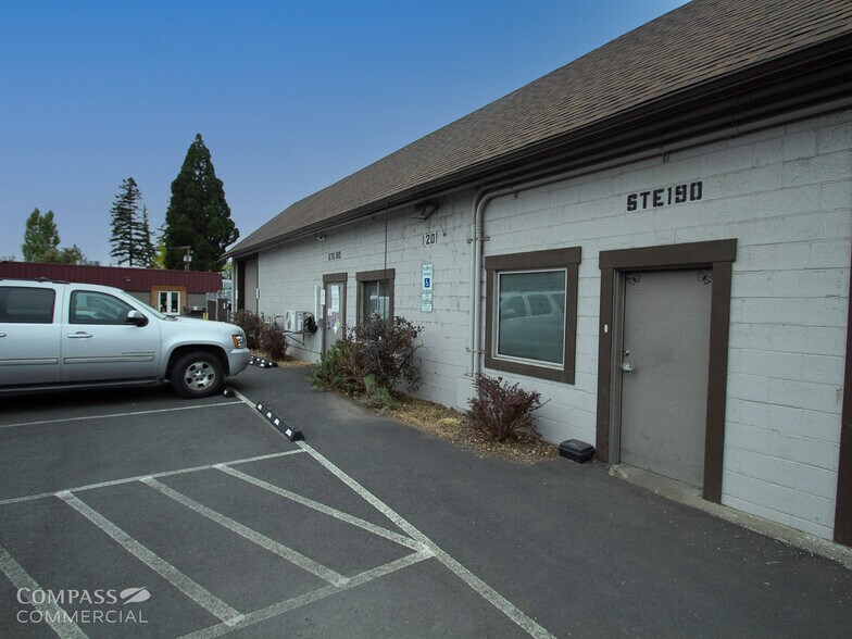 1201 NE 2nd St, Bend, OR à louer - Photo du bâtiment - Image 2 de 6