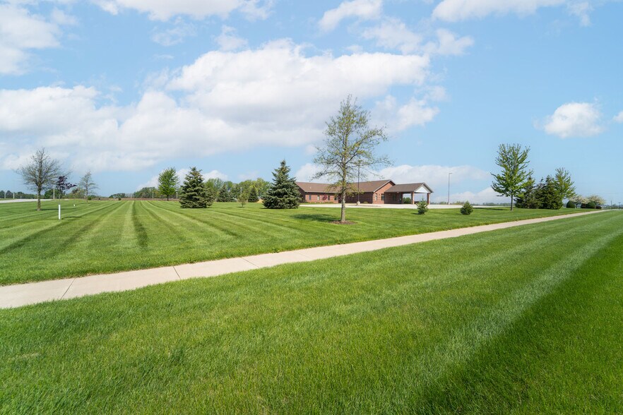790 Eastgate Dr, Ripon, WI à vendre - Photo du bâtiment - Image 3 de 41