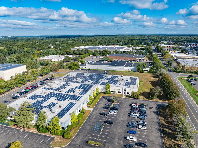 1800 Ocean Ave, Ronkonkoma, NY à louer - Photo du bâtiment - Image 2 de 30