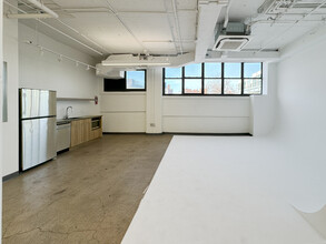 315 Meserole St, Brooklyn, NY for lease Interior Photo- Image 2 of 5