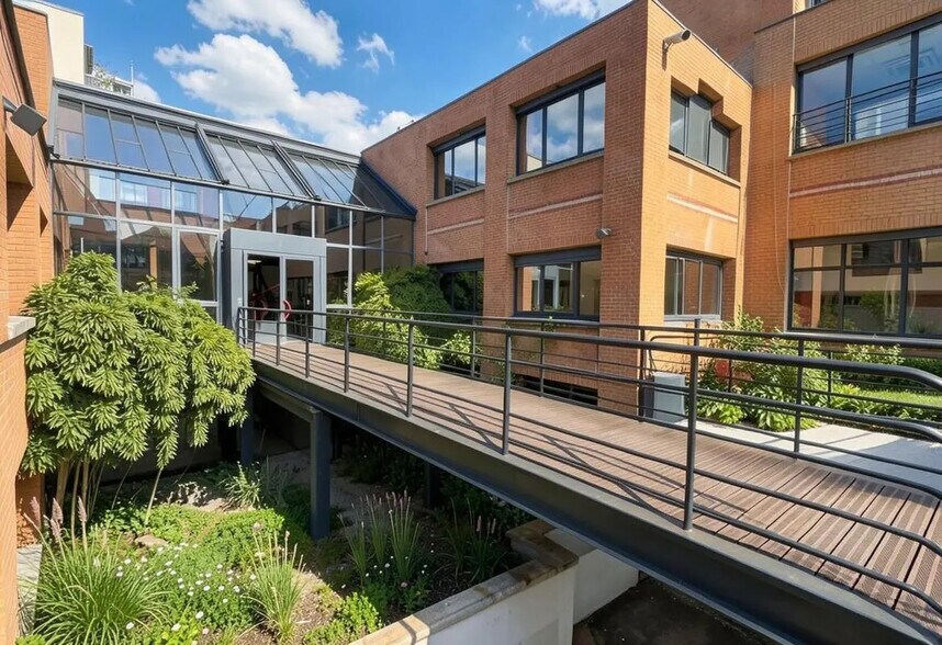 Bureau dans Suresnes à vendre - Photo du bâtiment - Image 3 de 13