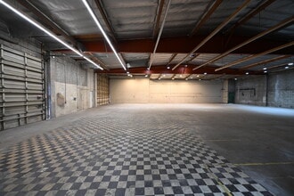 15023-15035 Califa St, Van Nuys, CA for lease Interior Photo- Image 2 of 4