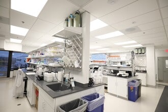 704 Quince Orchard Rd, Gaithersburg, MD à louer Photo intérieure- Image 1 de 3