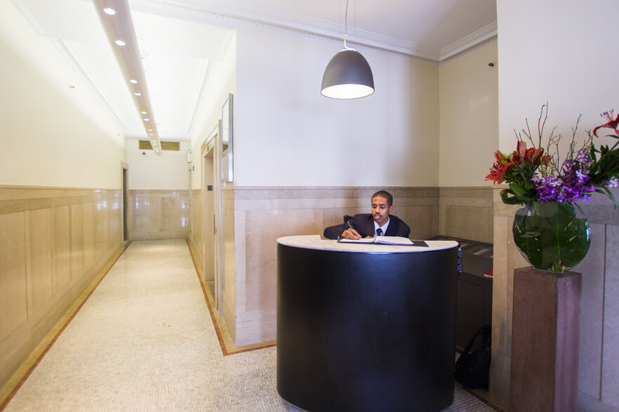 210 Eleventh Ave, New York, NY for lease - Lobby - Image 3 of 6