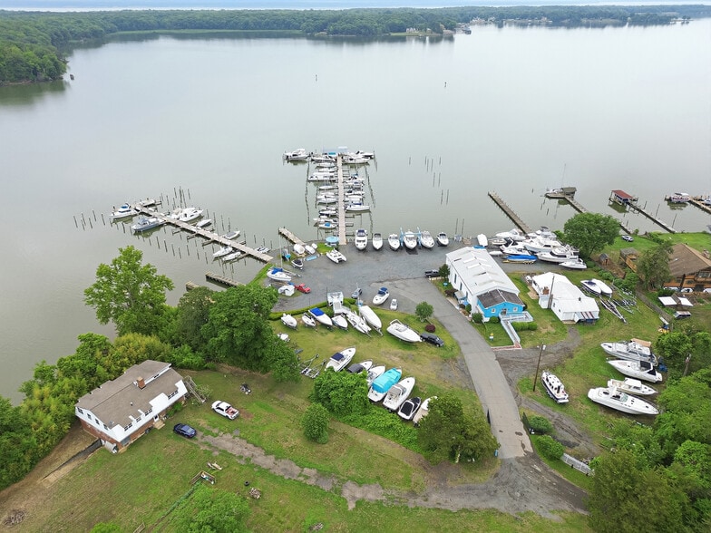 423 Aquia Creek Rd, Stafford, VA à vendre - Photo du bâtiment - Image 2 de 83