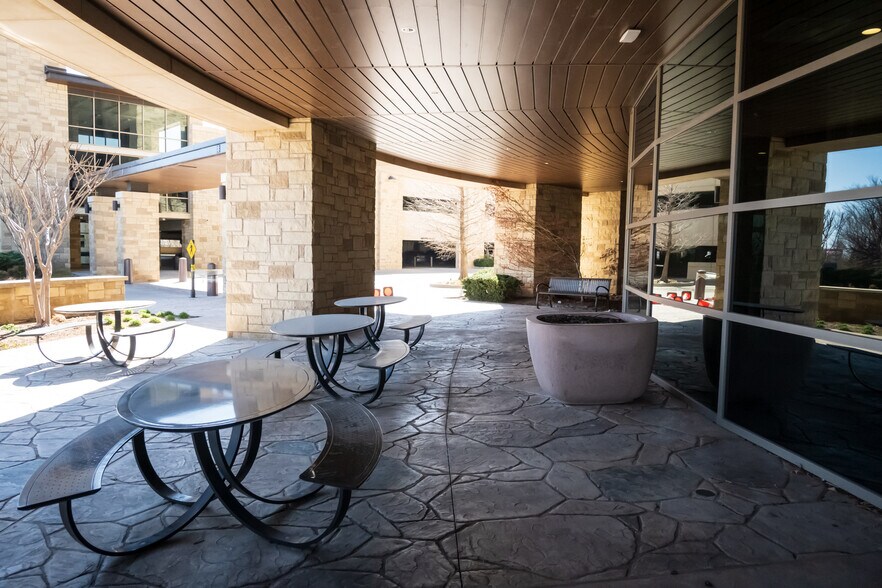 8200 S Unit Dr, Tulsa, OK à louer - Photo du bâtiment - Image 3 de 18