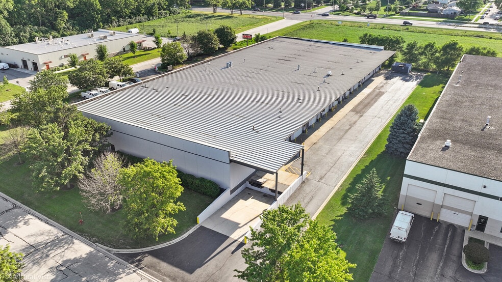 32-50 E Montrose Dr, Romeoville, IL for lease - Building Photo - Image 3 of 5