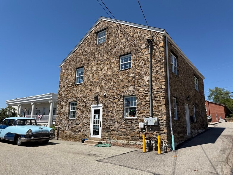 120 N Market St, Ligonier Township, PA à vendre - Photo du bâtiment - Image 2 de 15