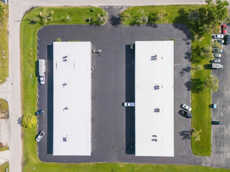 1390 Commerce Blvd, Sarasota, FL à louer - Photo du bâtiment - Image 2 de 14