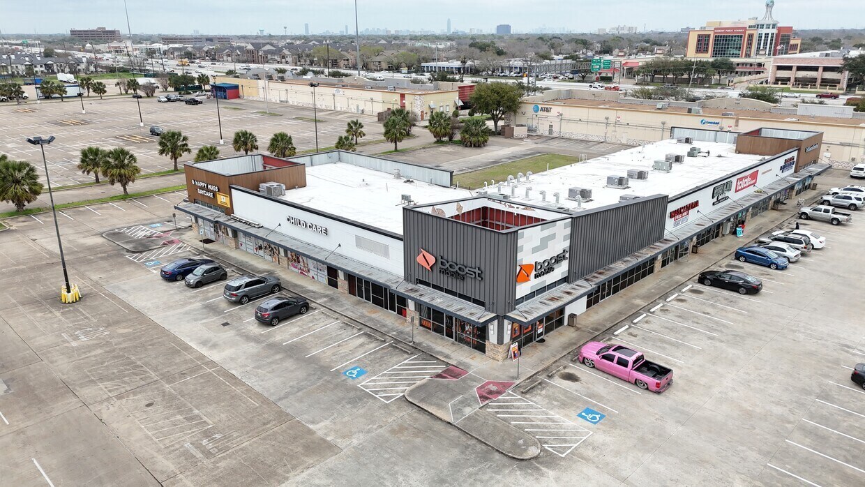 9404 W Sam Houston Pky S, Houston, TX à louer Photo du bâtiment- Image 1 de 5