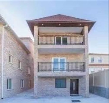 715-717 College Pl, College Point, NY à vendre - Photo du bâtiment - Image 2 de 2