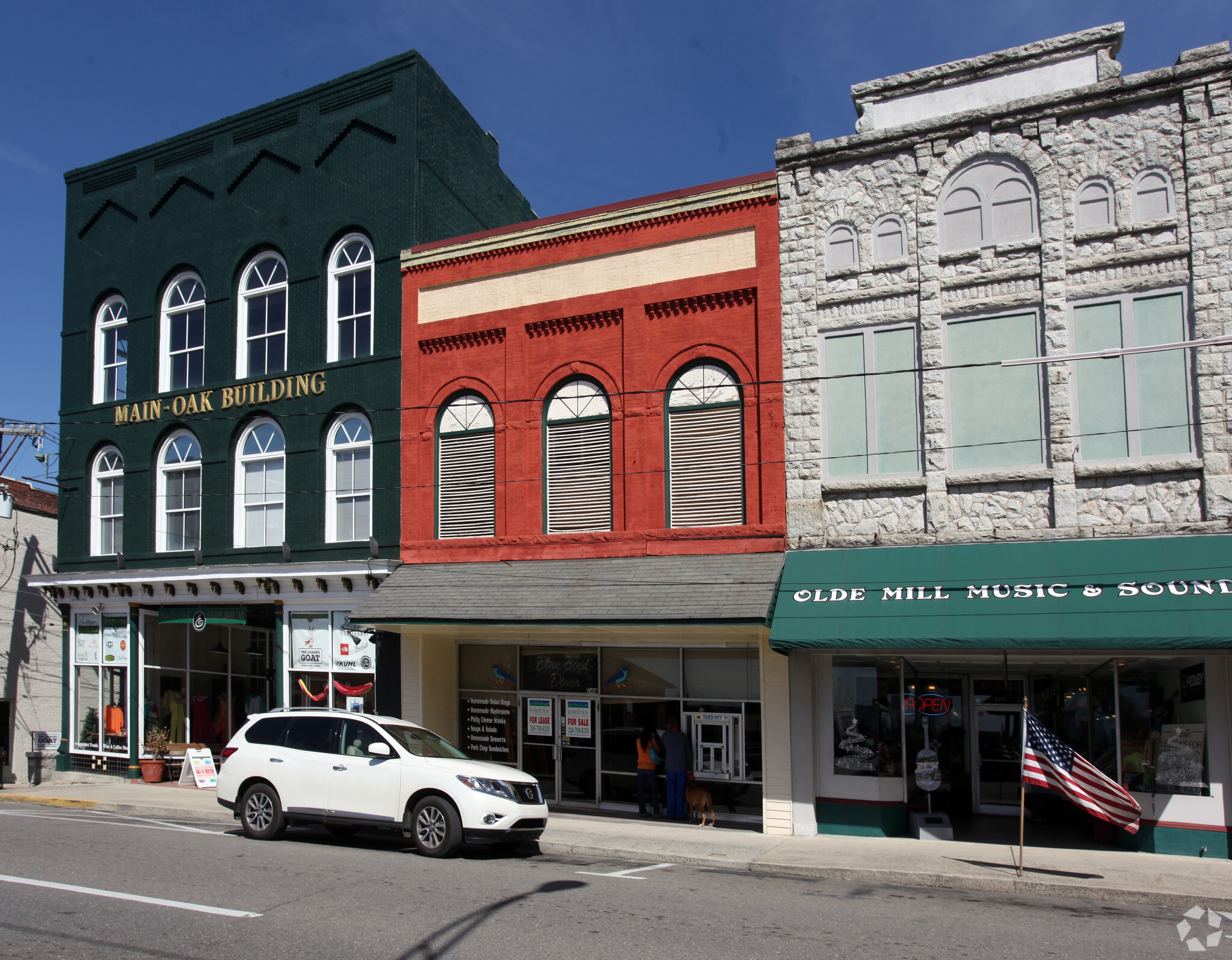 244 N Main St, Mount Airy, NC à vendre Photo principale- Image 1 de 1