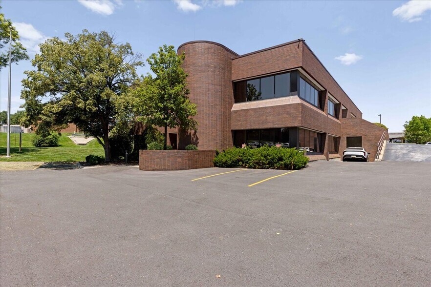 11775 W 112th St, Overland Park, KS à louer - Photo du bâtiment - Image 2 de 16