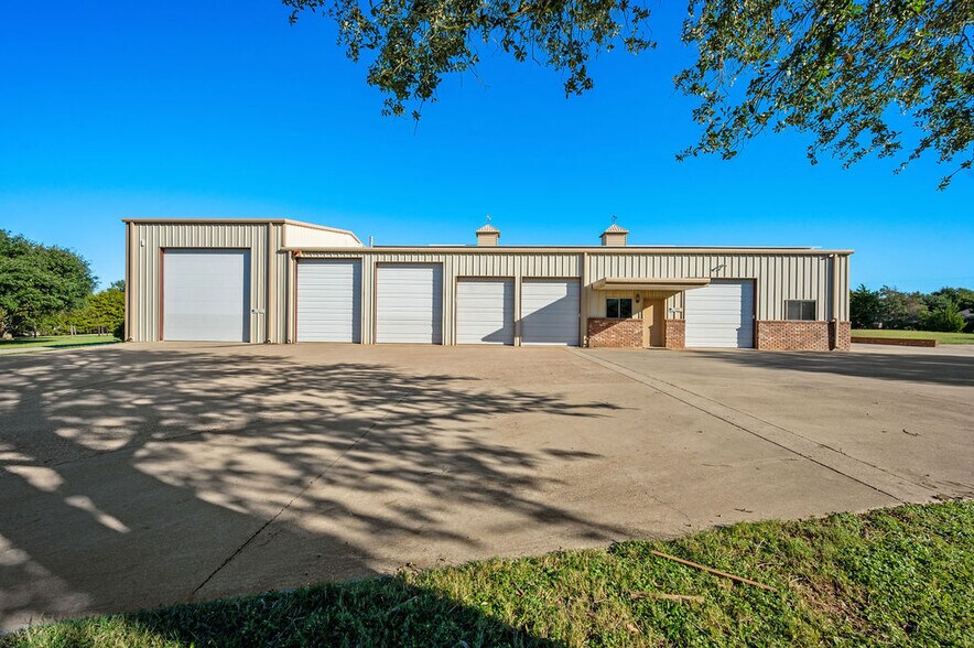 2313 Country Spring Rd, Lorena, TX à vendre - Photo du b timent - Image 3 de 40