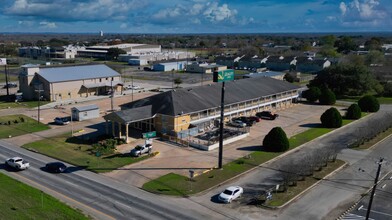 1804 E Sarah Dewitt Dr, Gonzales, TX - Aérien  Vue de la carte - Image1