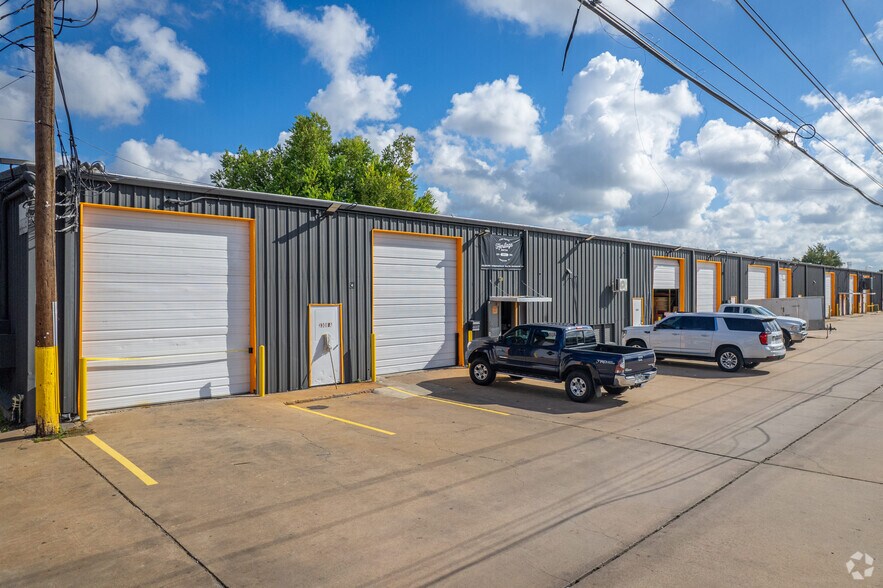 3306 Ella Blvd, Houston, TX à louer - Photo du bâtiment - Image 3 de 9