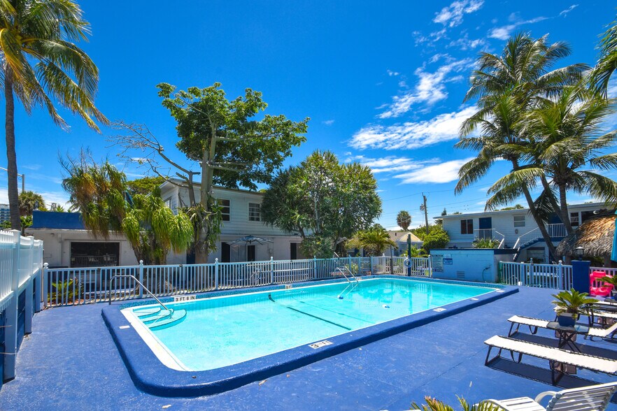 213 S Ocean Blvd, Pompano Beach, FL à vendre - Photo du bâtiment - Image 2 de 28