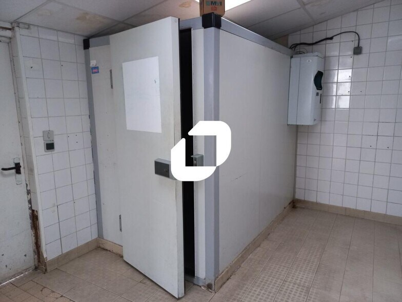 Retail in Seclin for sale - Interior Photo - Image 3 of 7