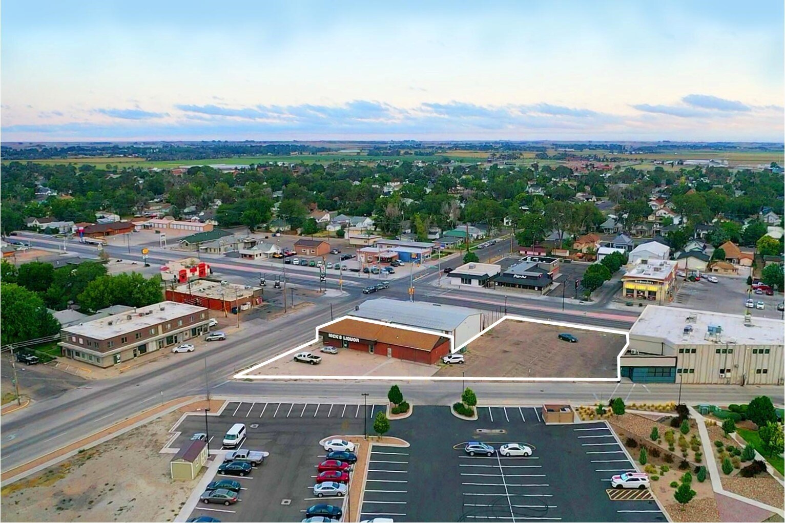 RETAIL BUILDING & PRIME PARCEL portefeuille de 2 propriétés à vendre sur LoopNet.ca Photo du bâtiment- Image 1 de 16