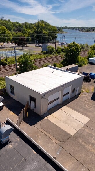 Fairview Avenue-15,24,28,30-32 & 36 portfolio of 4 properties for sale on LoopNet.ca - Primary Photo - Image 3 of 5