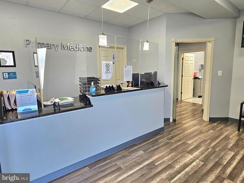 7301 E Furnace Branch Rd, Glen Burnie, MD for sale - Interior Photo - Image 2 of 19