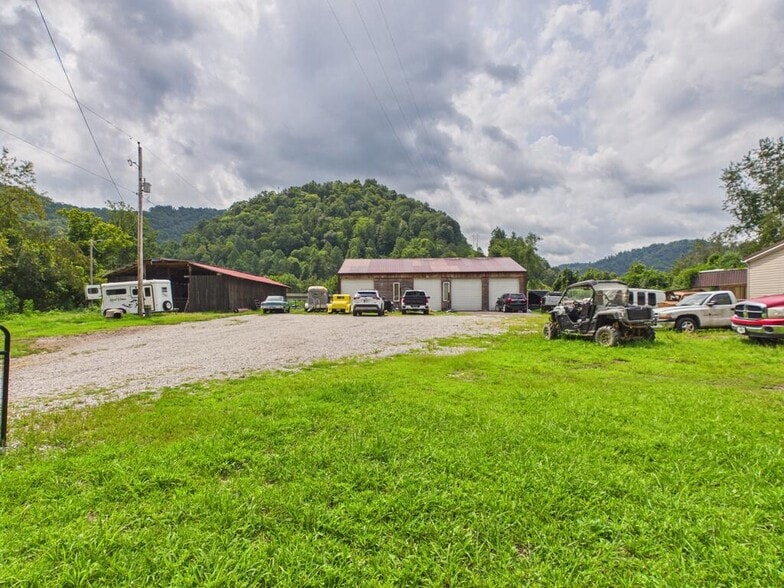 8031 Ky Route 122, Minnie, KY for sale - Building Photo - Image 2 of 29