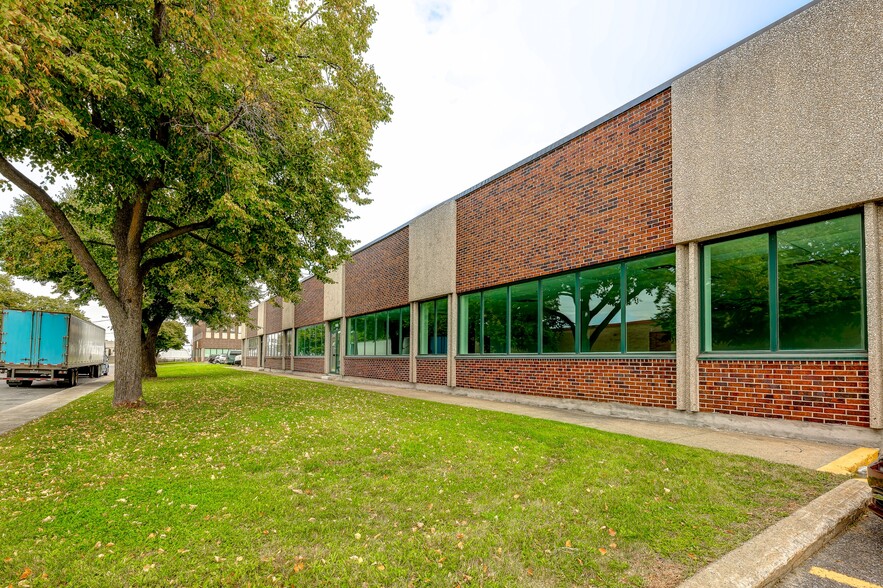 500-600 Rue Hodge, Montréal, QC à louer - Photo du b timent - Image 2 de 17