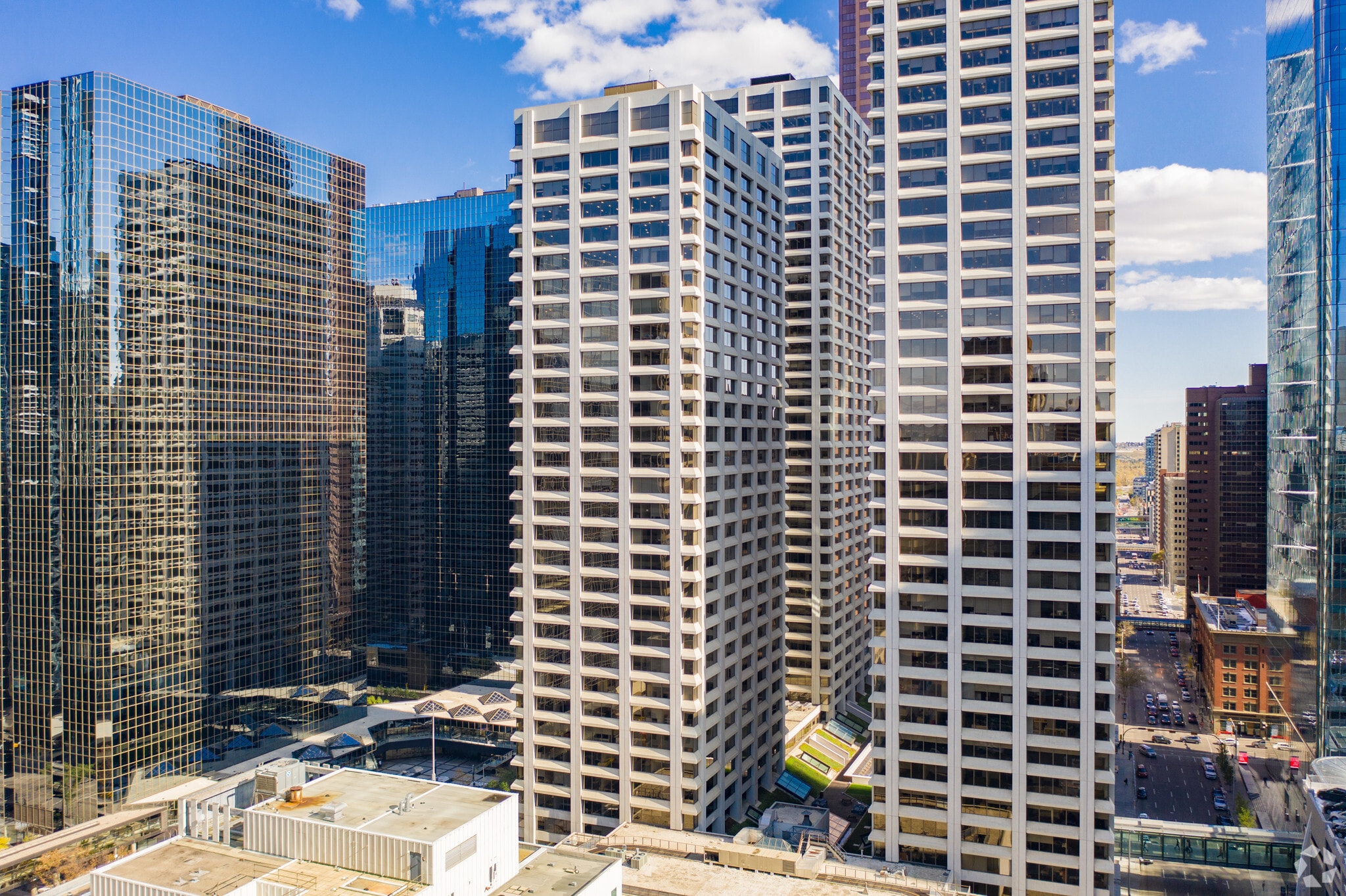 255 5th Ave SW, Calgary, AB à vendre Photo principale- Image 1 de 1