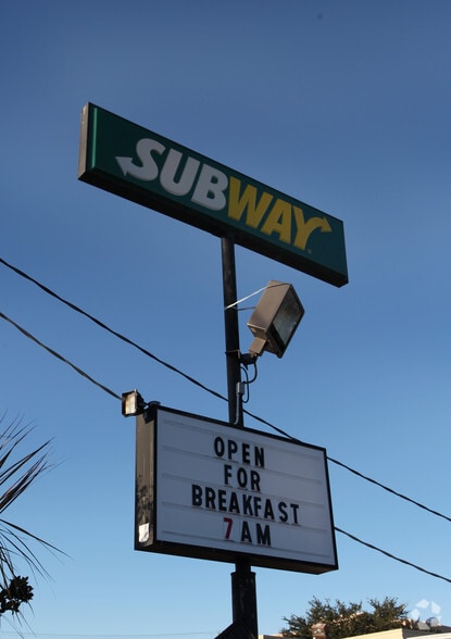 1030 University Blvd N, Jacksonville, FL for lease - Building Photo - Image 2 of 7