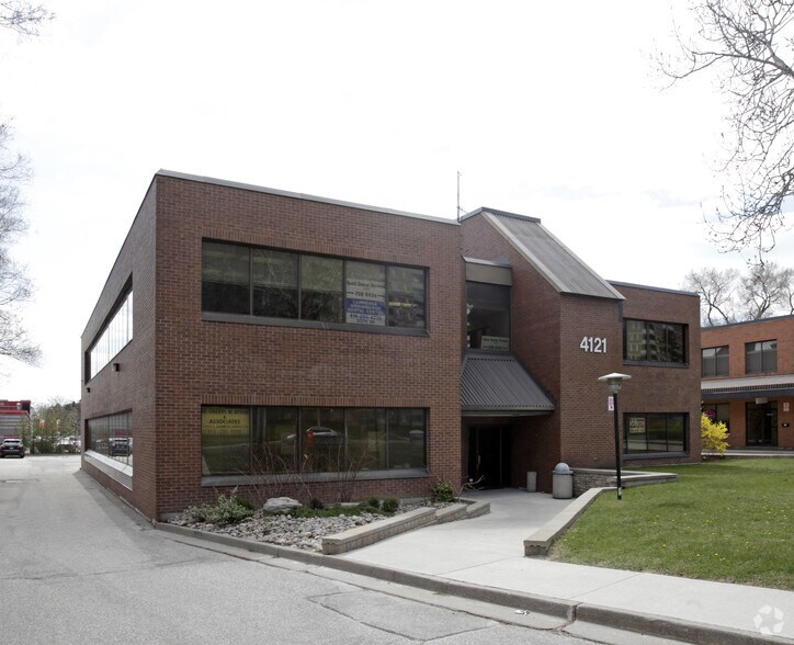 4121 Lawrence Ave, Toronto, ON à vendre - Photo du bâtiment - Image 2 de 2