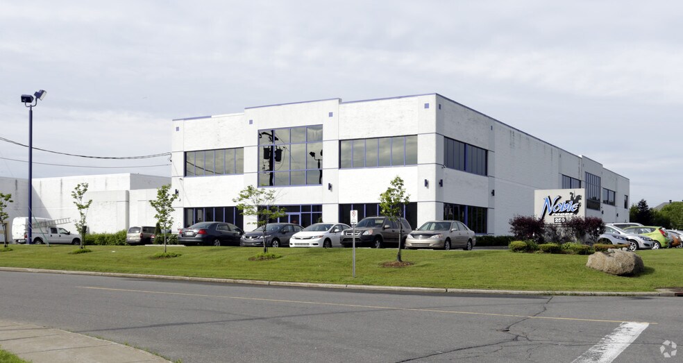 245-255 Av Avro, Pointe-claire, QC à vendre - Photo principale - Image 1 de 1