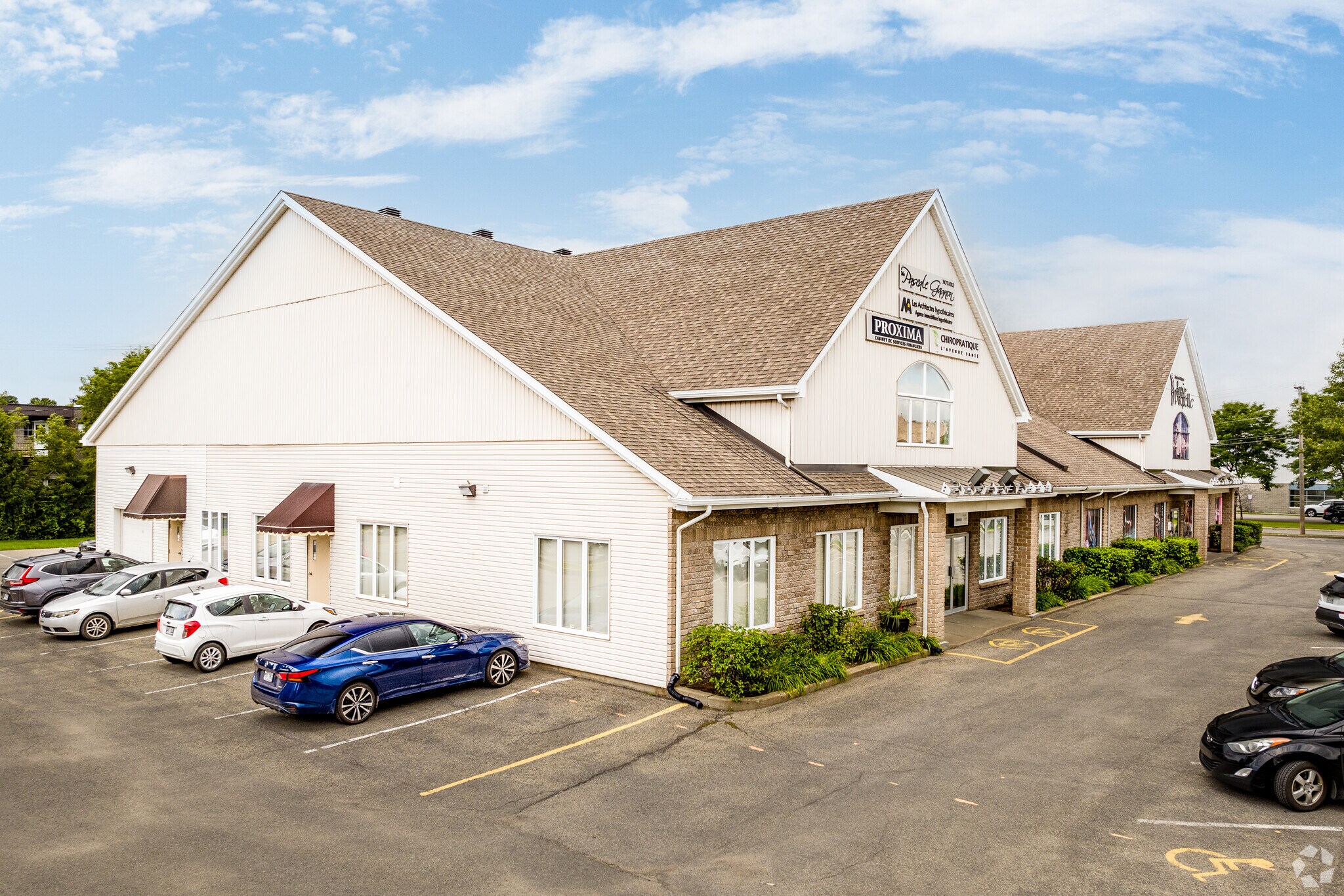 3355-3385 Boul de la Grande-Allée, Boisbriand, QC for sale Primary Photo- Image 1 of 1